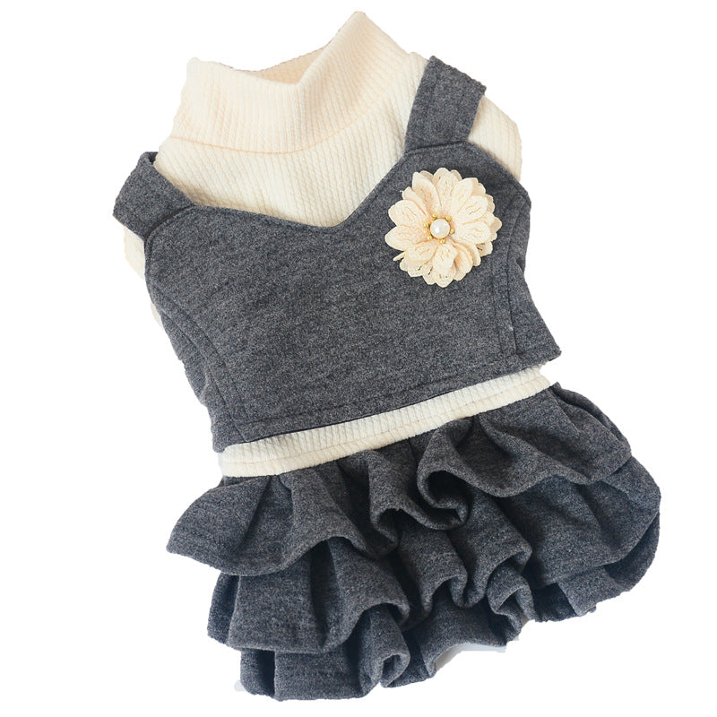 Vestido de paño con broche de flor para perro pequeño (foto del fabricante)