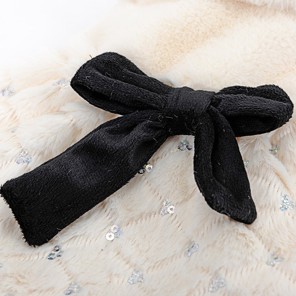 Abrigo de pelito blanco con lazo negro para perro pequeño (foto del fabricante)