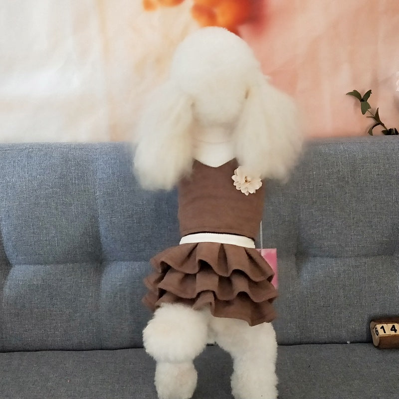 Vestido de paño con broche de flor para perro pequeño (foto del fabricante)