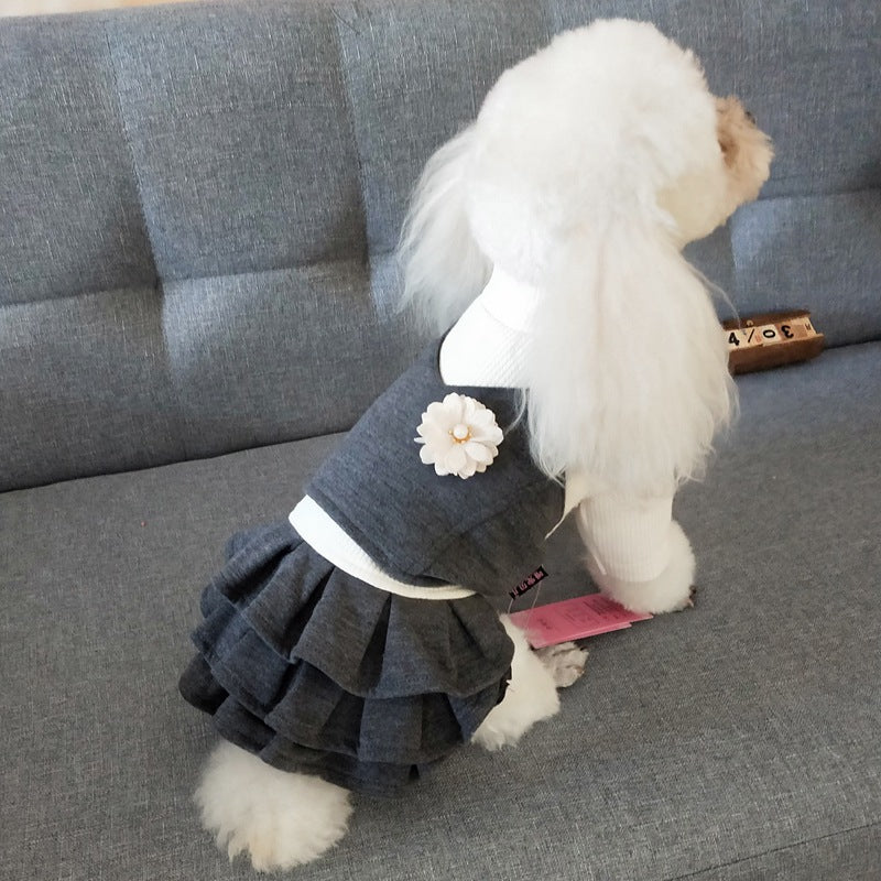 Vestido de paño con broche de flor para perro pequeño (foto del fabricante)