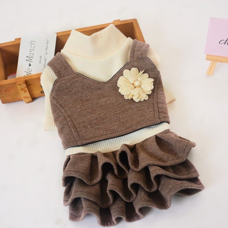 Vestido de paño con broche de flor para perro pequeño (foto del fabricante)